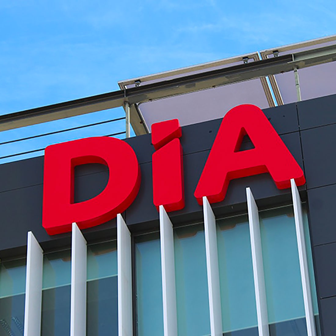 Grupo DIA y Alcampo alcanzan un acuerdo para la venta de 235 supermercados